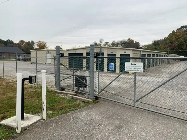 Exterior of facility gate and keypad at Volunteer Storage Chapman.
