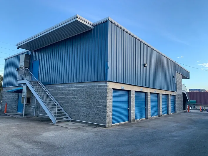 Exterior view of Volunteer Storage Knoxville West facility units and office.